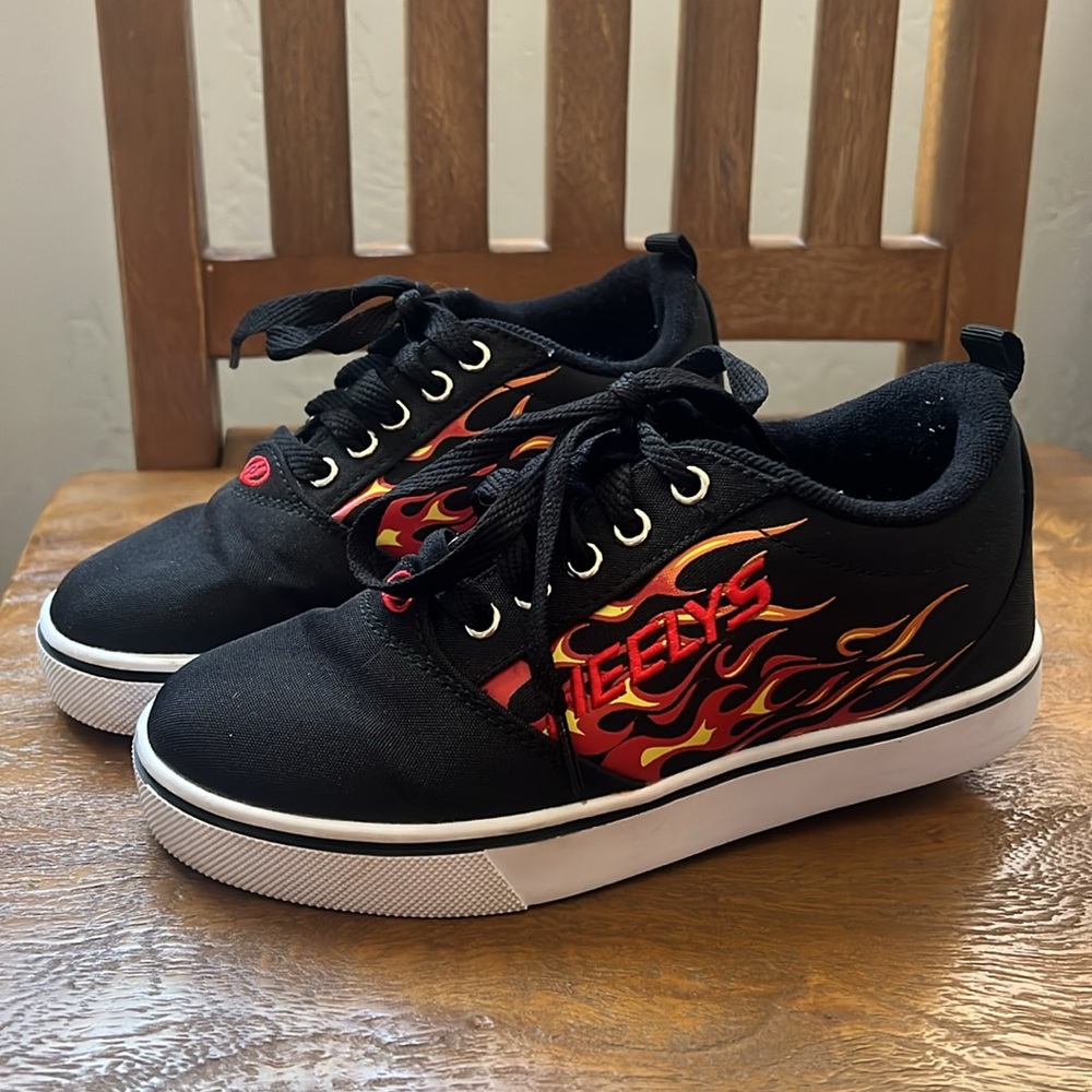 Heelys Pro 20 Skate Shoe - Black Flames Kids' size Youth 3